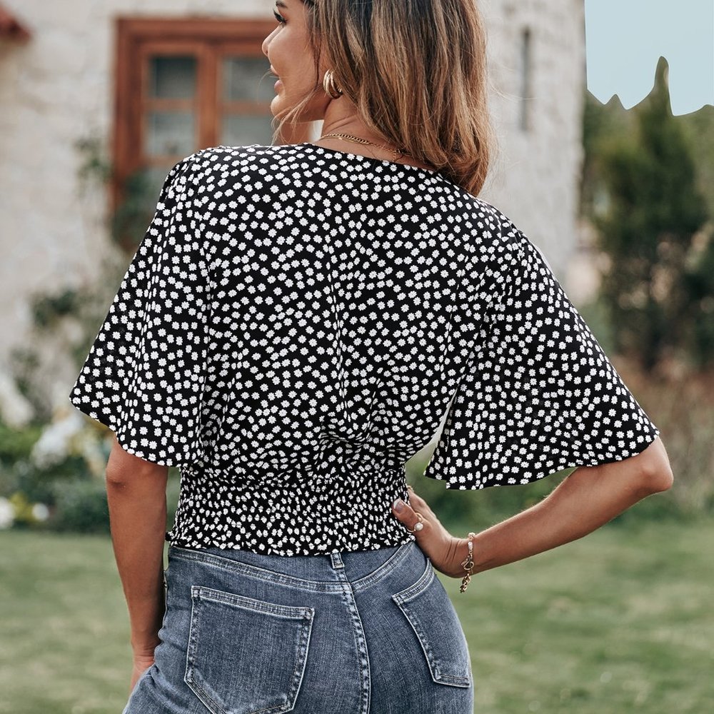 New Ditsy Floral Print Butterfly Sleeve Blouse black and white - Picture 2 of 5